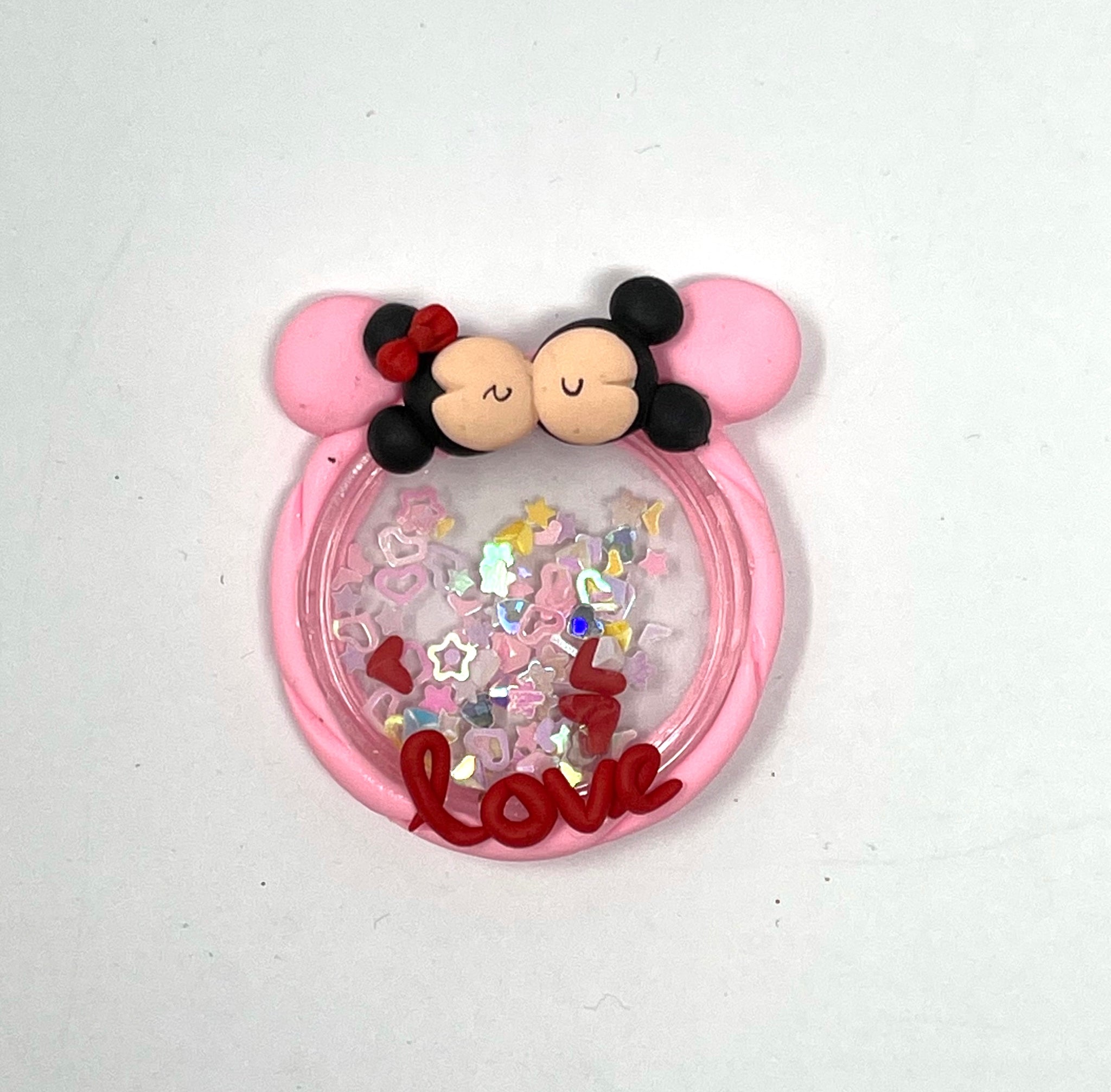 Handmade shakers kissing Minnie